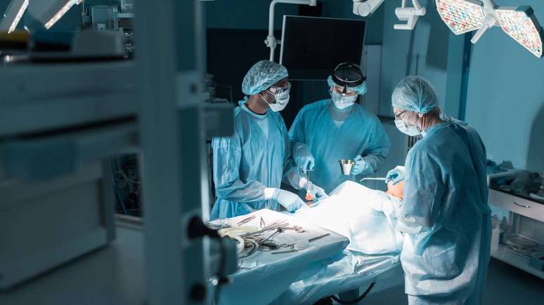 De forma geral, a lipo do monte de V&ecirc;nus ocorre em ambiente cir&uacute;rgico, com anestesia local com seda&ccedil;&atilde;o ou, em alguns casos, anestesia peridural ou geral. Isso depende da indica&ccedil;&atilde;o m&eacute;dica e do planejamento do procedimento &ndash; depositphotos.com / ArturVerkhovetskiy