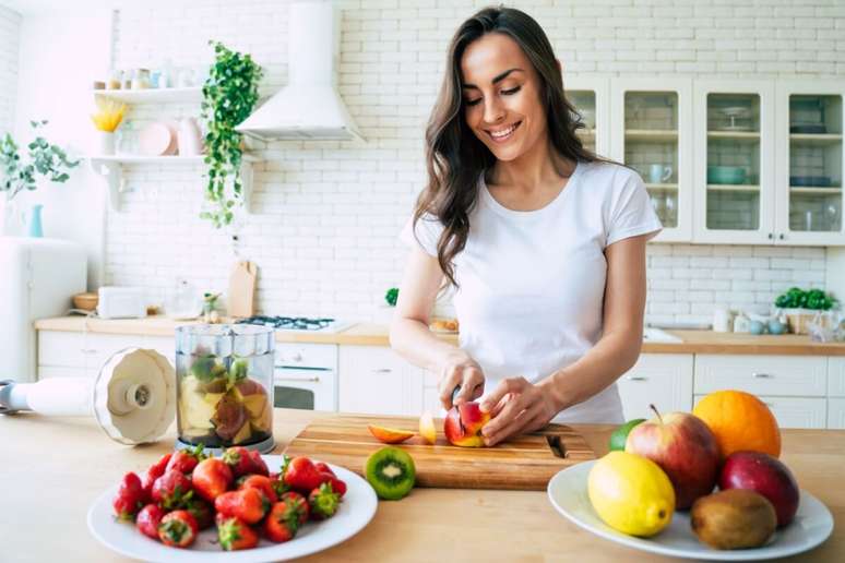 Alimenta&ccedil;&atilde;o com frutas rep&otilde;e nutrientes sem sobrecarregar o f&iacute;gado 