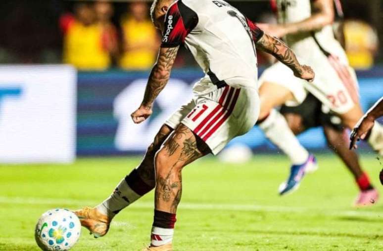 Flamengo n&atilde;o joga bem, mas consegue derrotar o Vit&oacute;ria fora de casa &ndash;