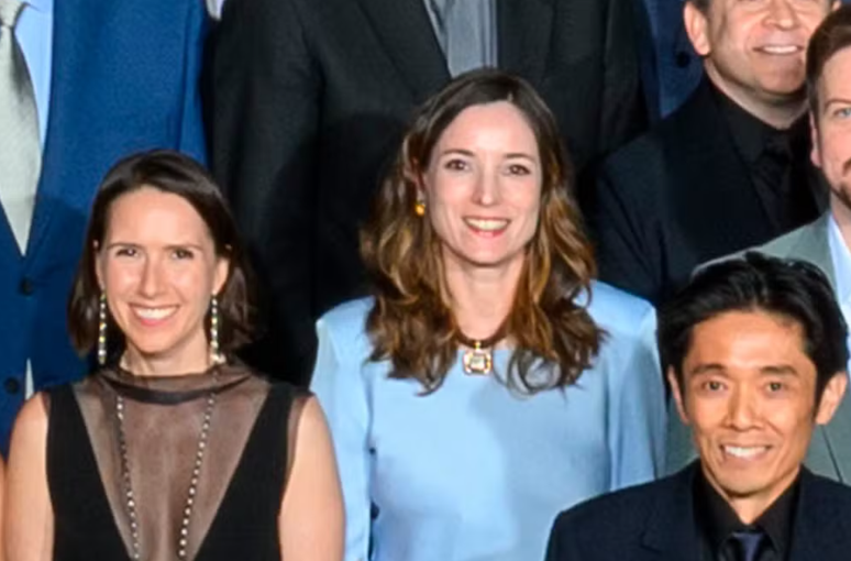 Emilie em foto para o Oscar 2026