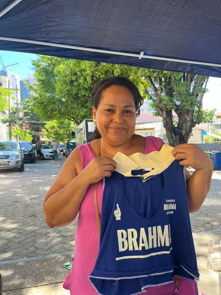 క్రిస్టినా సౌసా రోజువారీ కూలీ మరియు 9 సంవత్సరాల క్రితం మొదటిసారిగా టెంట్‌ను ఏర్పాటు చేసింది