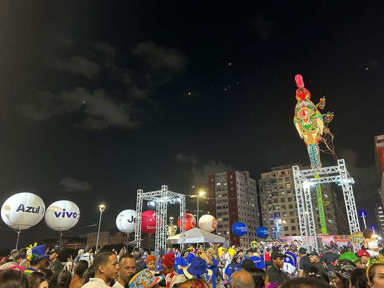 Subida do Galo lotou o centro do Recife