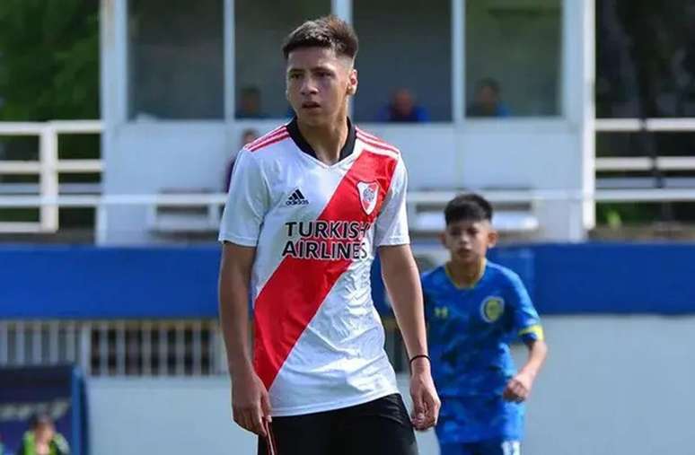 Flamengo perto de fechar contrata&ccedil;&atilde;o de Juan Sayago, do River Plate &ndash;