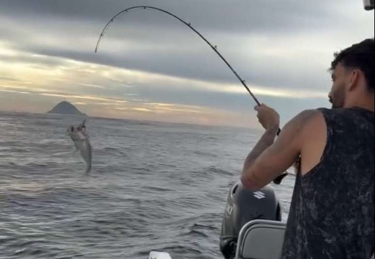 Pesca entre Paquet&aacute; e amigos rendeu at&eacute; ingredientes para produ&ccedil;&atilde;o de refei&ccedil;&atilde;o posterior &ndash;