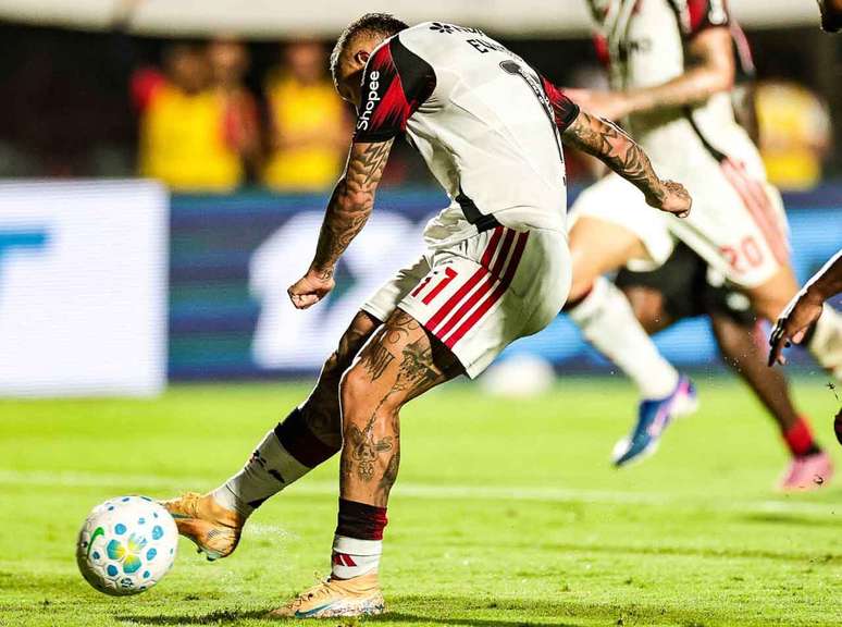 Everton Cebolinha fez um gola&ccedil;o contra o Vit&oacute;ria &ndash;