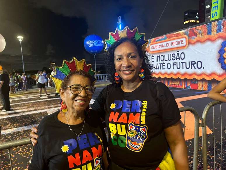 ఒడెట్ ఫ్రాన్సిస్కా డాస్ శాంటోస్, 81 సంవత్సరాలు, మరియు ఆమె కుమార్తె డేస్ అబ్రూ