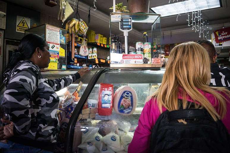 Resta saber como o dinheiro da receita do petr&oacute;leo ajudar&aacute; a estabilizar a economia venezuelana