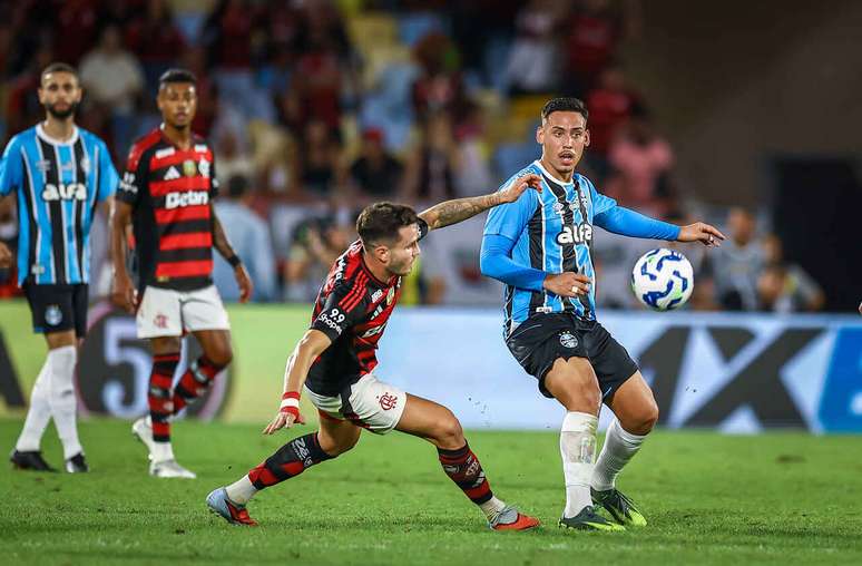 Noriega em campo pelo Gr&ecirc;mio no Brasileir&atilde;o 2025 &ndash;