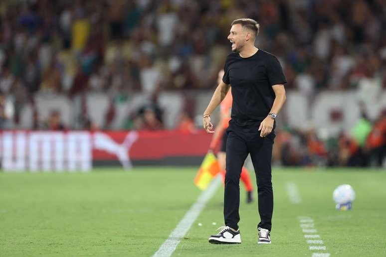 Mart&iacute;n Anselmi durante partida do Botafogo 