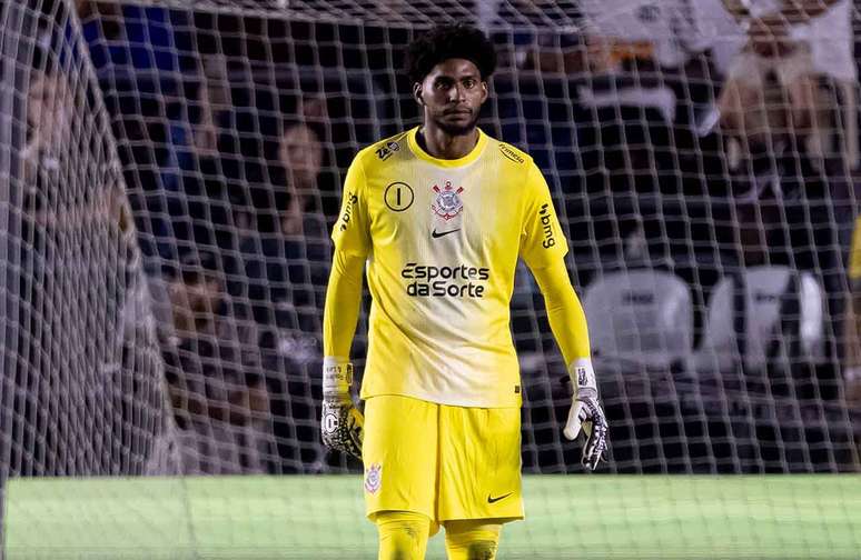 Hugo Souza ratifica, contra o Bragantino,&nbsp; a fama de pegandor de p&ecirc;naltis.
