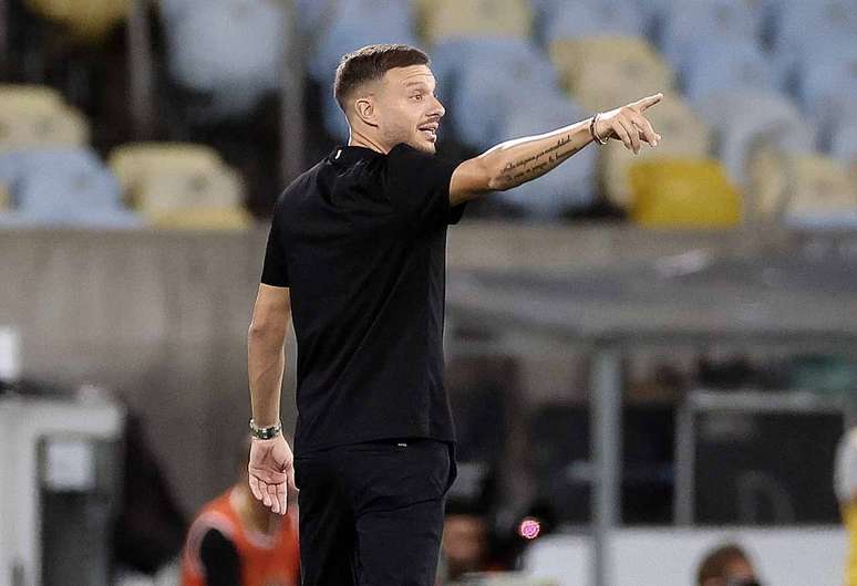 Anselmi j&aacute; vive sua primeira turbul&ecirc;ncia no comando do Botafogo &ndash;