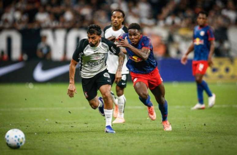 నియో క్విమికాలో, కొరింథియన్స్ తన బలాన్ని ప్రదర్శిస్తుంది మరియు బ్రెజిలియన్ ఛాంపియన్‌షిప్‌లో బ్రగాంటినో యొక్క అజేయ పరుగును ముగించింది –