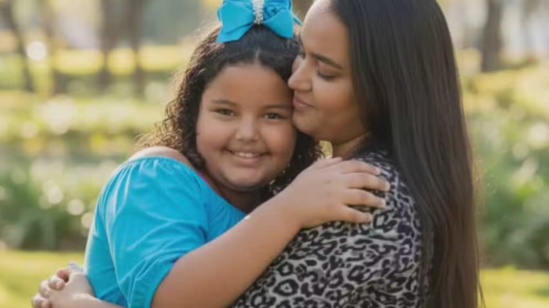 విచారం! 10 ఏళ్ల కూతురిని ఉక్కిరిబిక్కిరి చేయడంతో తల్లి మాట్లాడింది