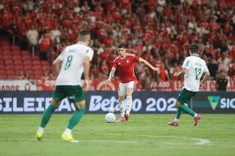 Internacional e Palmeiras mediram for&ccedil;as na noite desta quinta-feira, no Beira-Rio &ndash;