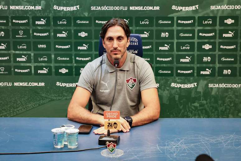 Luis Zubeld&iacute;a durante coletiva p&oacute;s-vit&oacute;ria tricolor &ndash;