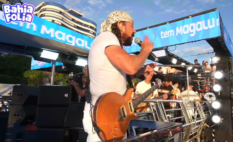 Bell Marques anima o segundo dia do Carnaval de Salvador com Bloco Vumbora