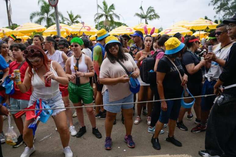 Foli&otilde;es esperam o come&ccedil;o do trio do Carnalau neste s&aacute;bado.