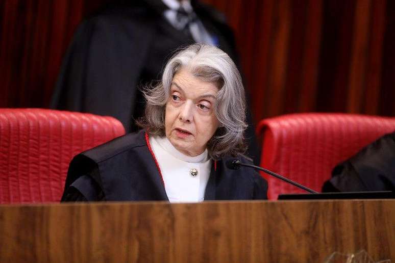 C&aacute;rmen L&uacute;cia: 'H&aacute; pelo menos um risco muito concreto, previs&iacute;vel, de que venha a acontecer algum il&iacute;cito'