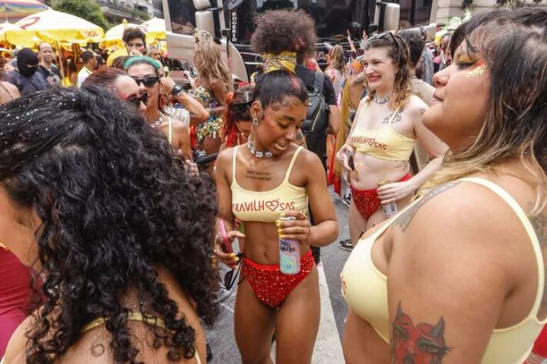 Foli&atilde;s na concentra&ccedil;&atilde;o do bloco Tarado Ni Voc&ecirc;.