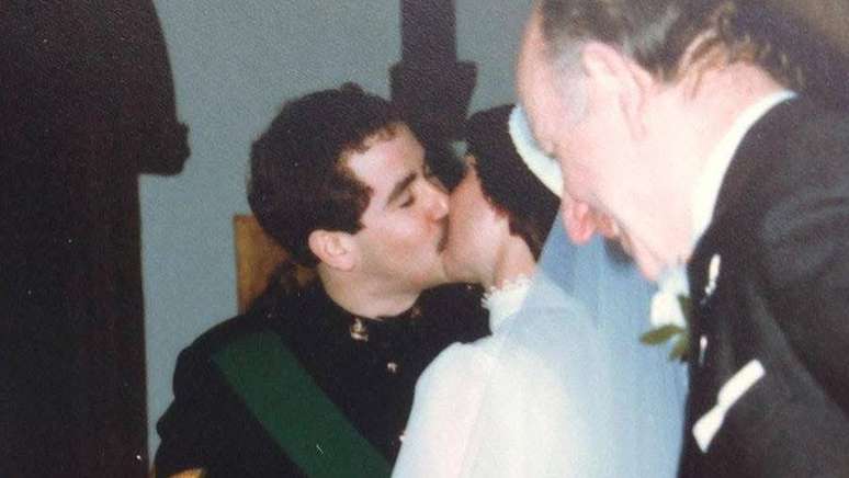 John e Mik s&atilde;o apenas um dos casais que compartilharam sua hist&oacute;ria com a BBC.