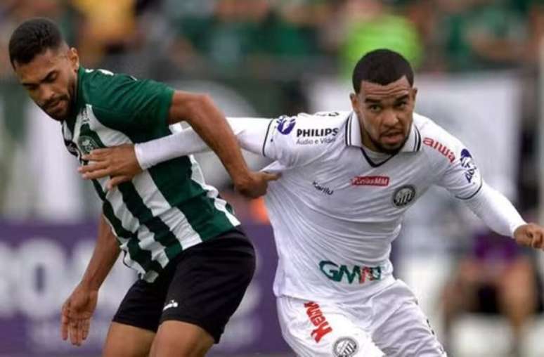Pedro Rocha comemora um dos seus gols no empate entre Oper&aacute;rio e Coritiba &ndash;