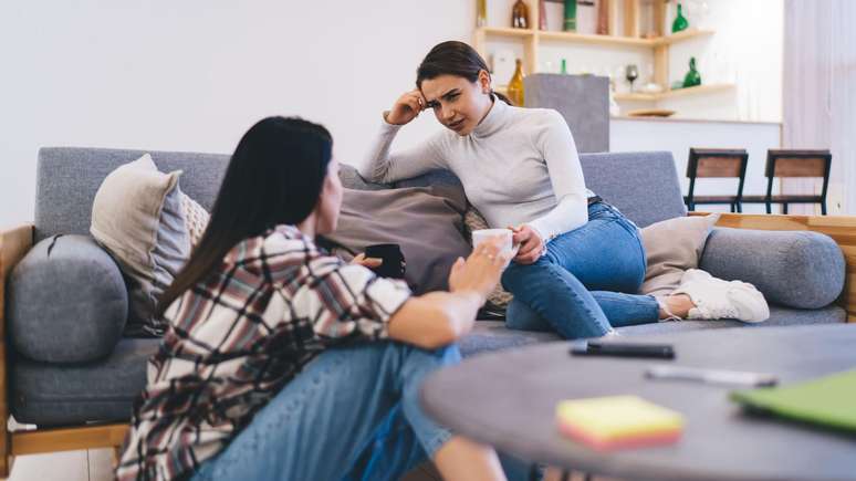 Segundo o estudo original, "um padr&atilde;o fundamental associado ao desenvolvimento de um relacionamento pr&oacute;ximo entre pares &eacute; a autorrevela&ccedil;&atilde;o sustentada, crescente, rec&iacute;proca e pessoal"