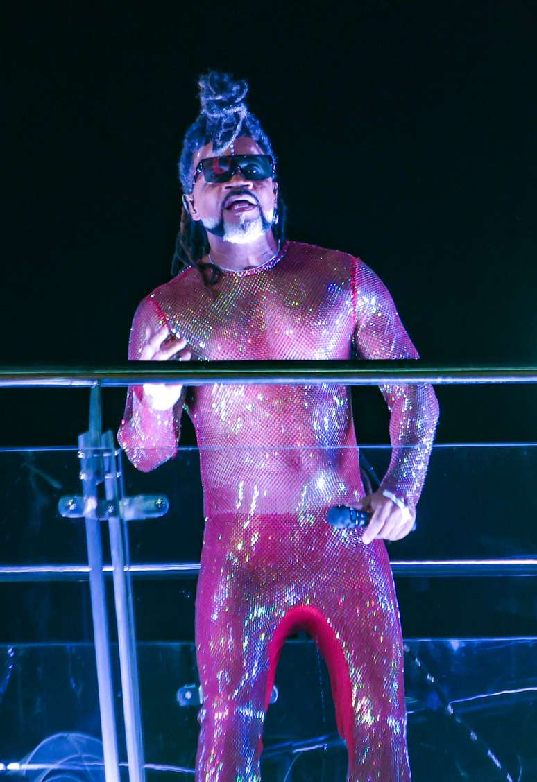 Carlinhos Brown dominou o p&uacute;blico e encantou os foli&otilde;es no terceiro dia de trios no circuito Barra/Ondina em Salvador