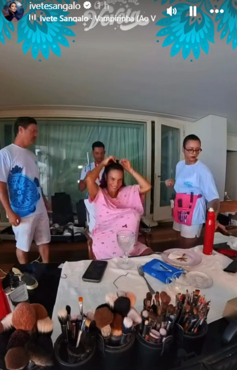 Ivete Sangalo se arruma para comandar trio em Salvador