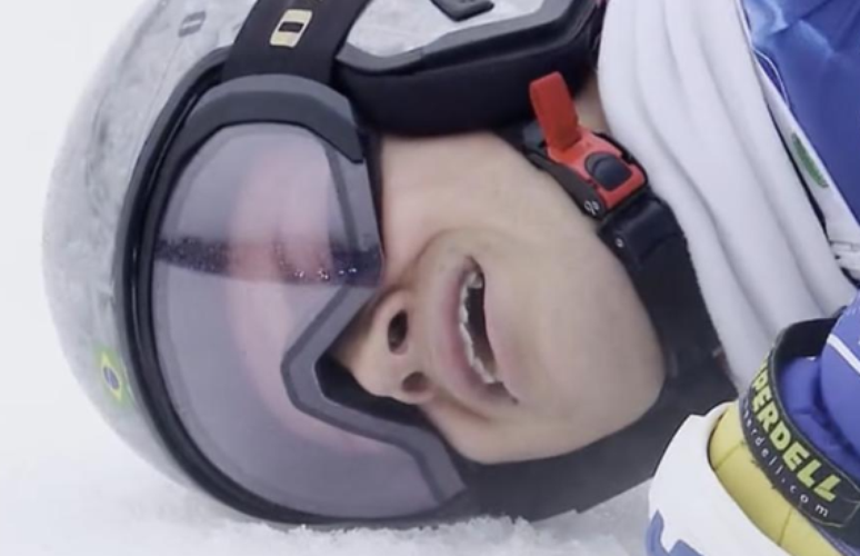 Lucas Braathen ficou emocionado ap&oacute;s o conquistar o ouro ol&iacute;mpico