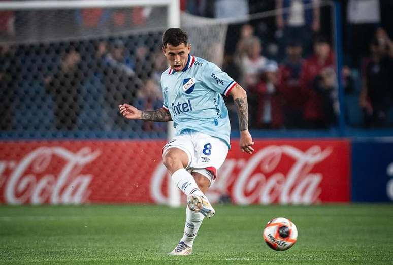 Santos encaminha a contrata&ccedil;&atilde;o do meio-campista uruguaio Christian Oliva &ndash;