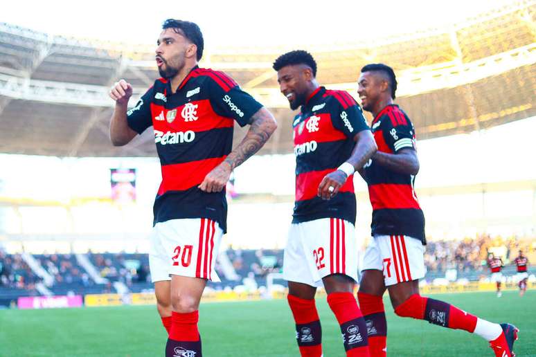 Lucas Paquet&aacute; e sua ic&ocirc;nica dan&ccedil;a: primeiro gol pelo Flamengo no retorno &ndash;