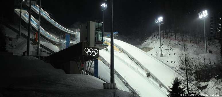 మిలన్-కోర్టినా వింటర్ ఒలింపిక్స్‌లో స్కీ జంపింగ్ సైట్ సమీపంలో ప్రక్షేపకం నిర్వీర్యం చేయబడింది