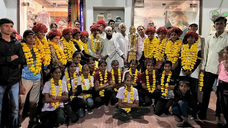 A equipe de Nisha e Munna ficou em primeiro lugar nos Jogos Escolares estaduais para menores de 17 anos, realizados em outubro de 2025