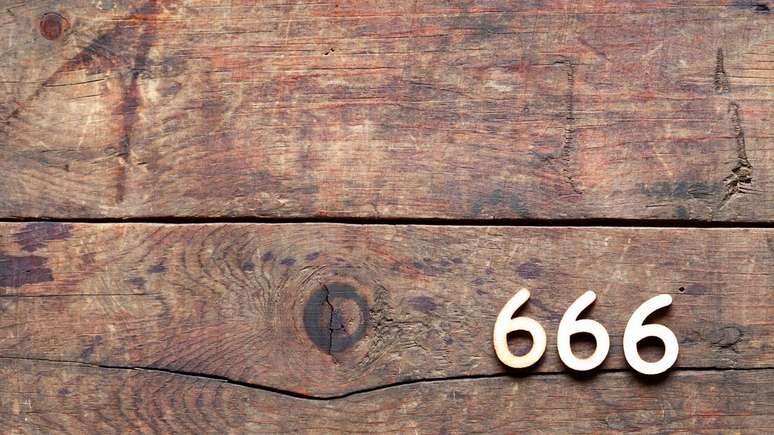 A numerologia moderna, que n&atilde;o segue a mesma l&oacute;gica dos textos b&iacute;blicos, o n&uacute;mero 666 costuma receber interpreta&ccedil;&otilde;es diferentes &ndash; depositphotos.com / kvkirillov