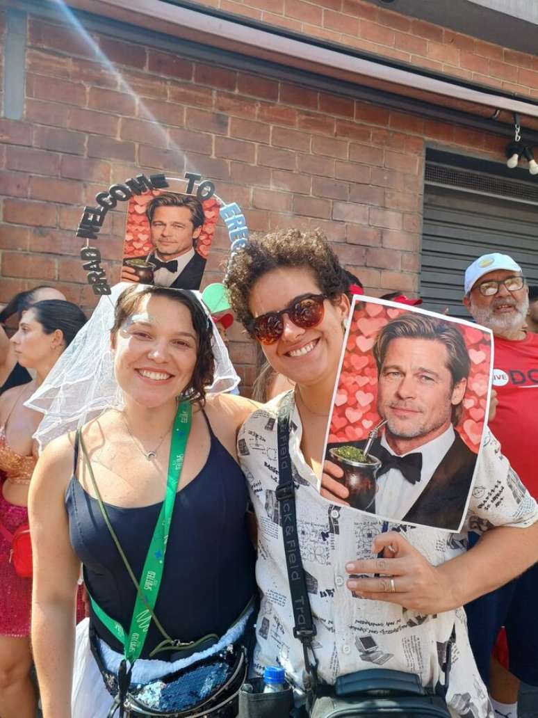 Maritza Queiroz, de 35 anos, e Raissa Azevedo, de 32, brincaram com a senhora de Erechim que foi buscar o Brad Pitt no Aeroporto de Erechim (RS)