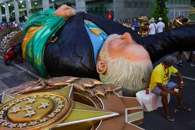 Alegoria da Acad&ecirc;micos de Niter&oacute;i, escola que homenagerar&aacute; Lula na Sapuca&iacute;