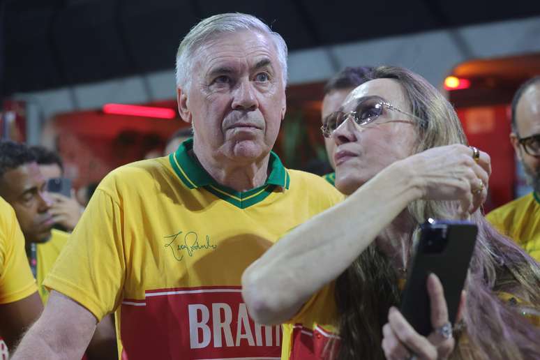 Ancelotti est&aacute; curtindo o carnaval de S&atilde;o Paulo