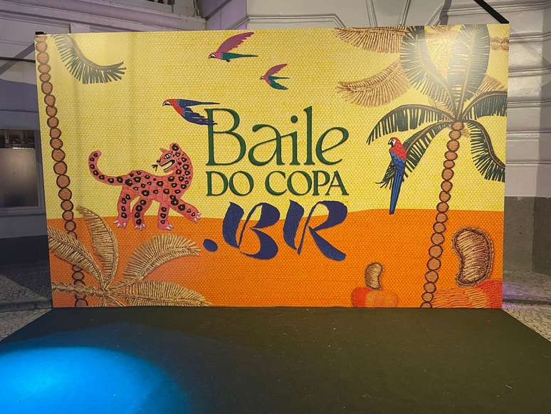 Evento tradicional reuniu cerca de 1.500 convidados no Copacabana Palace, com card&aacute;pio de frutos do mar e presen&ccedil;a de Camila Pitanga