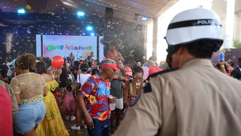 Pol&iacute;cia Militar promove baile de carnaval infantil e dos veteranos na Bahia