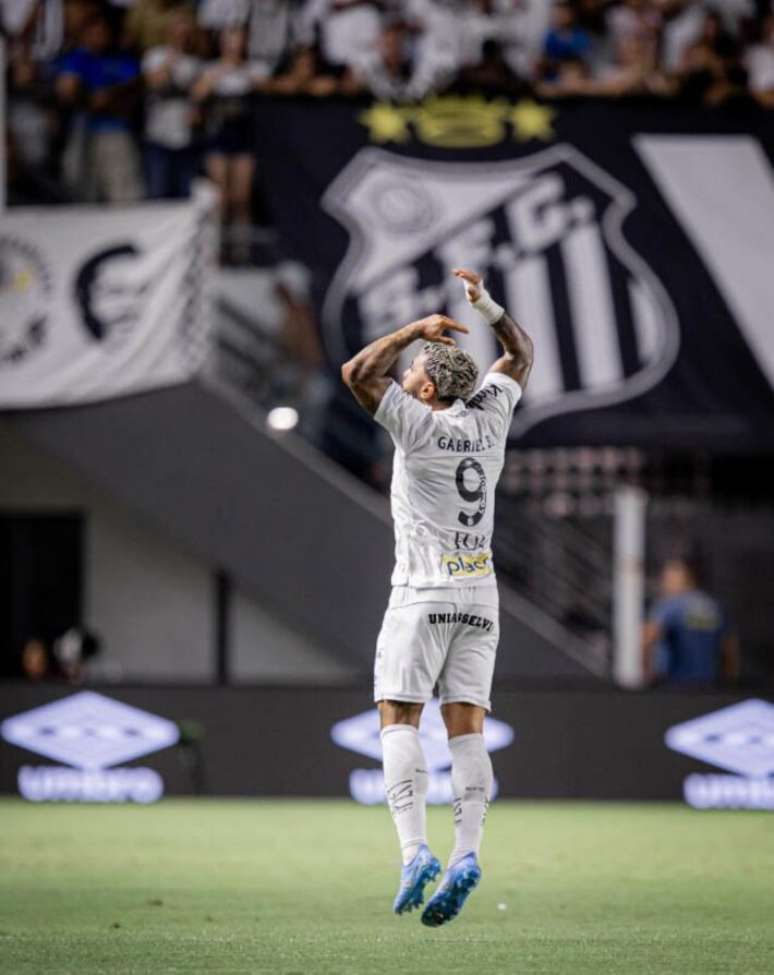 వెలో క్లబ్‌ను శాంటాస్ ఓడించిన సమయంలో గాబ్జియోల్ మూడు గోల్స్ చేశాడు.