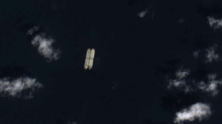 Imagem de sat&eacute;lite mostra o petroleiro Gale (Beeta) recebendo uma carga de petr&oacute;leo iraniano em uma opera&ccedil;&atilde;o ship to ship