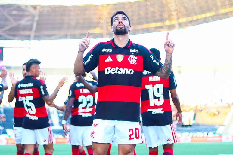 Lucas Paquet&aacute; marcou na vit&oacute;ria do Flamengo sobre o Botafogo &ndash;