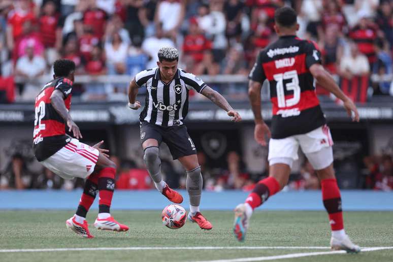 Pol&ecirc;mica marca Botafogo x Flamengo, pelas quartas do Carioca &ndash;