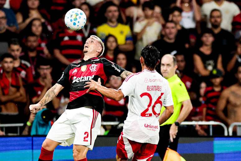 Varela n&atilde;o vai a campo pelo Flamengo desde o jogo contra o Internacional &ndash;