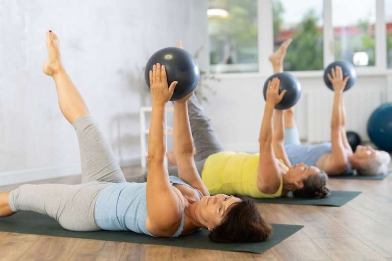 Exerc&iacute;cios regulares fortalecem m&uacute;sculos e ajudam a melhorar o equil&iacute;brio 