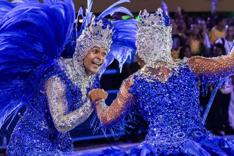 Portela desfila na madrugada desta segunda-feira, 16, na Sapuca&iacute;, com o enredo 'O mist&eacute;rio do pr&iacute;ncipe do Bar&aacute; &ndash; a ora&ccedil;&atilde;o do Negrinho e a ressurrei&ccedil;&atilde;o de sua coroa sob o c&eacute;u aberto do Rio Grande'