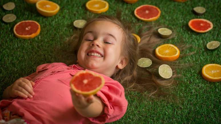 Incentivar frutas, legumes e prepara&ccedil;&otilde;es caseiras ajuda a criar h&aacute;bitos saud&aacute;veis desde cedo &ndash; depositphotos.com / puhimec