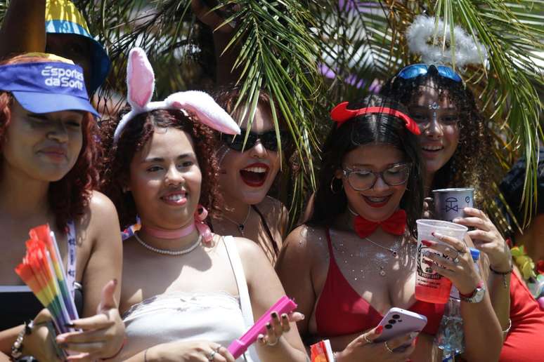 Brasil recebe 300 mil turistas internacionais no carnaval e bate recorde hist&oacute;rico, diz Embratur
