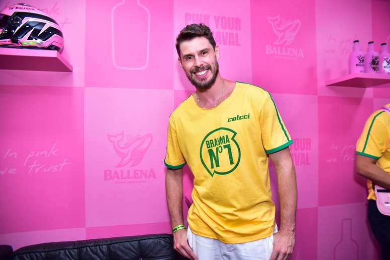 Bruninho curte carnaval em camarote no RJ