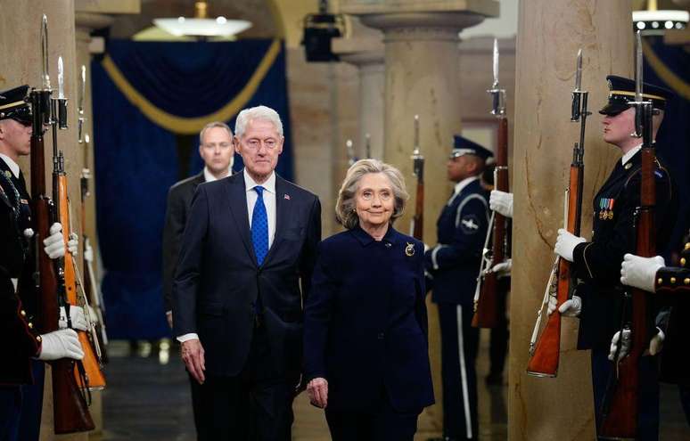 Bill e Hillary Clinton v&atilde;o testemunhar diante de um comit&ecirc; do Congresso sobre Jeffrey Epstein